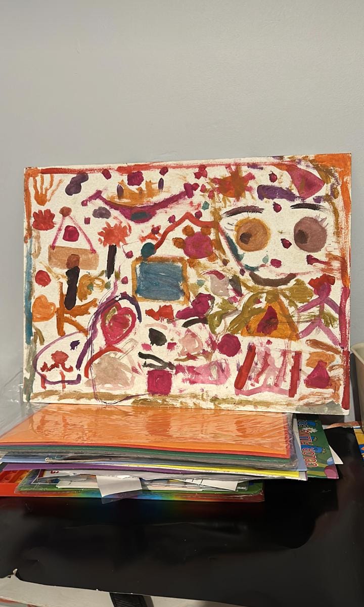 مشروع touchy hand في بيت المحترف اللبناني... تحويل رسومات أطفال مصابون بضمور عضلي إلى مفروشات